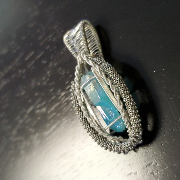 The ice dragons fang / intricate wire wrapped pendant with quartz crystal - Picture 3 of 4